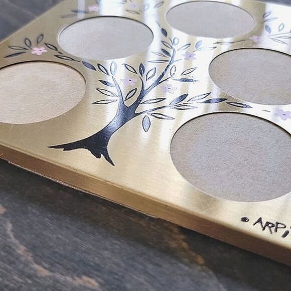 Vtg 5-photo gold tone artist printed picture frame 5.5 × 5.5 - Picture 13 of 14